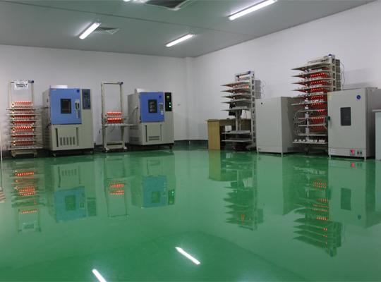 電芯測試實驗室